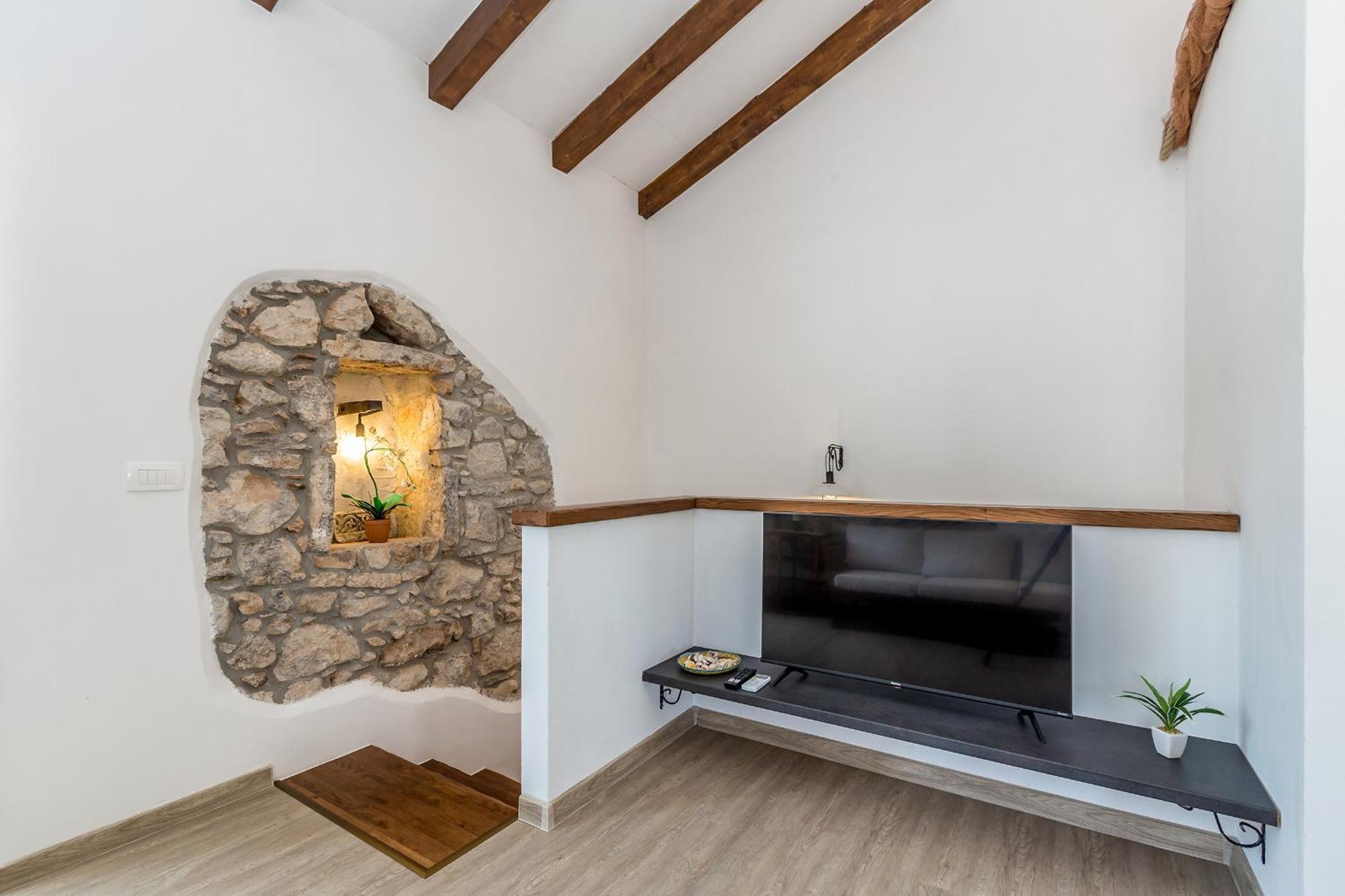 House Kuntenta With Pool And Jacuzzi Skrbčići