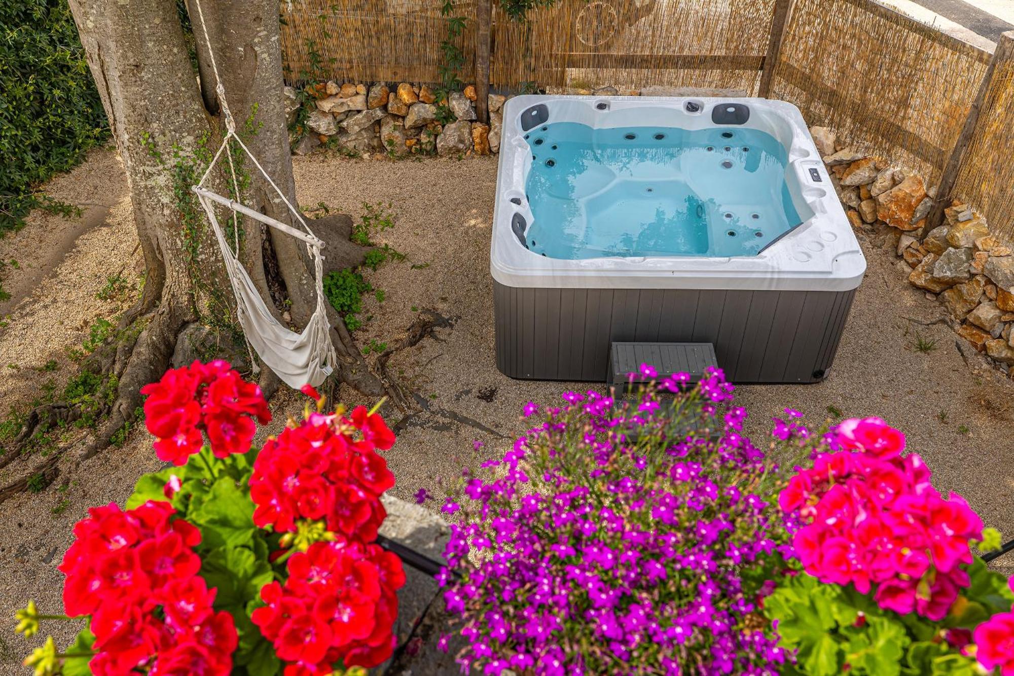 House Kuntenta With Pool And Jacuzzi