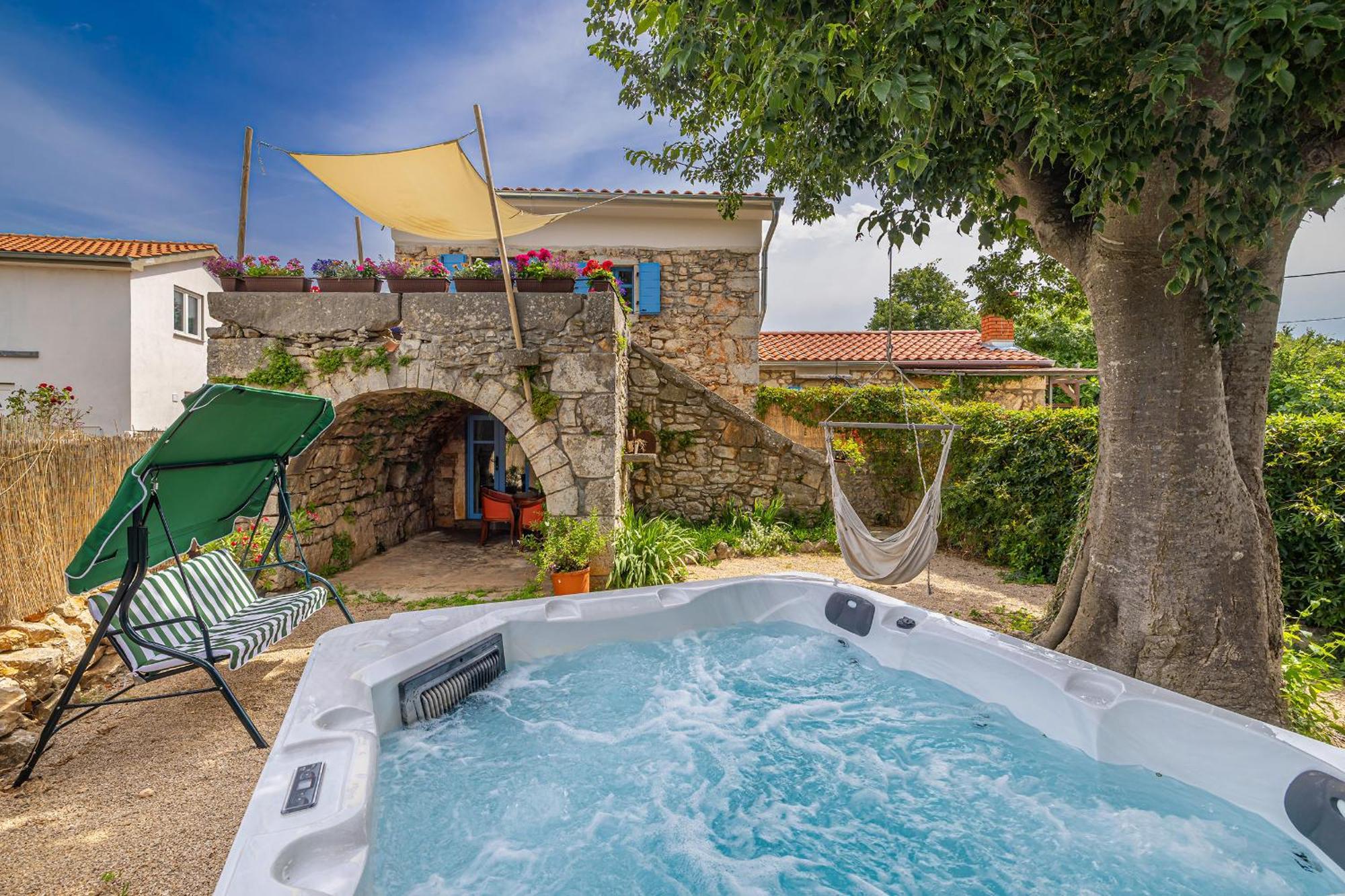 Dom wakacyjny House Kuntenta With Pool And Jacuzzi